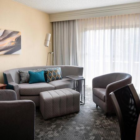 Courtyard By Marriott Denver Central Park Exteriör bild