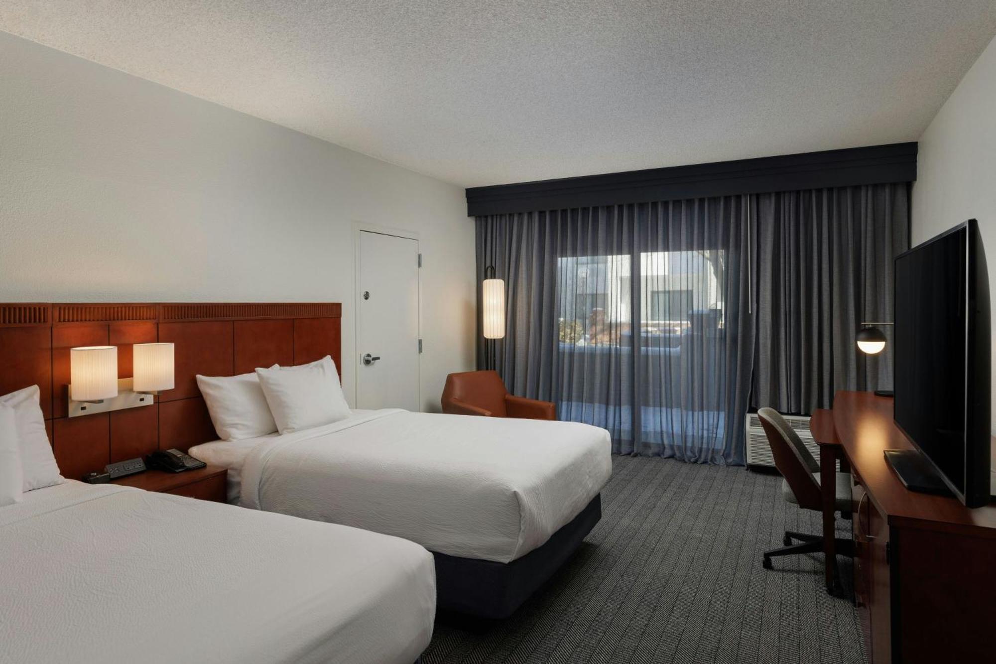 Courtyard By Marriott Denver Central Park Exteriör bild