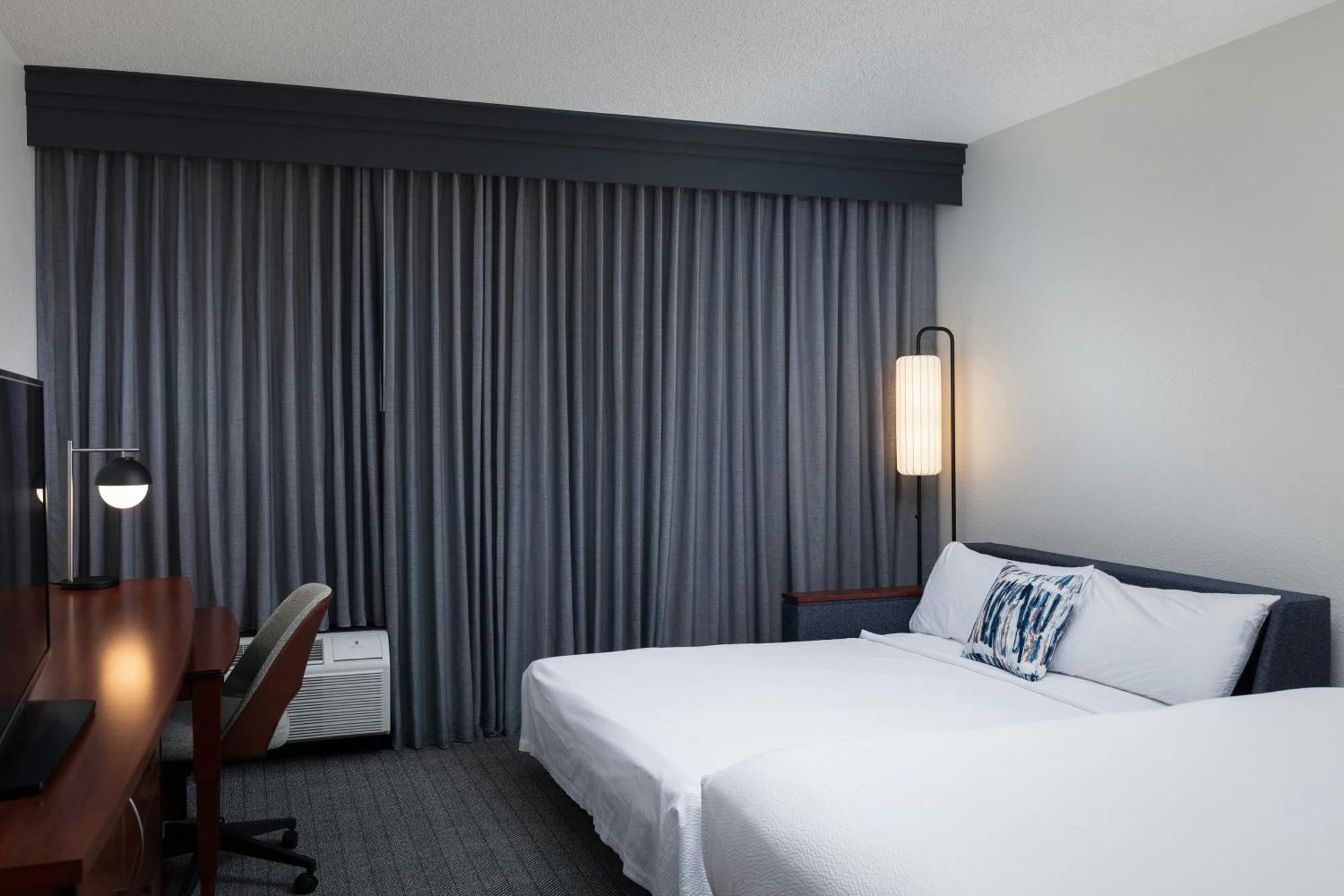 Courtyard By Marriott Denver Central Park Exteriör bild