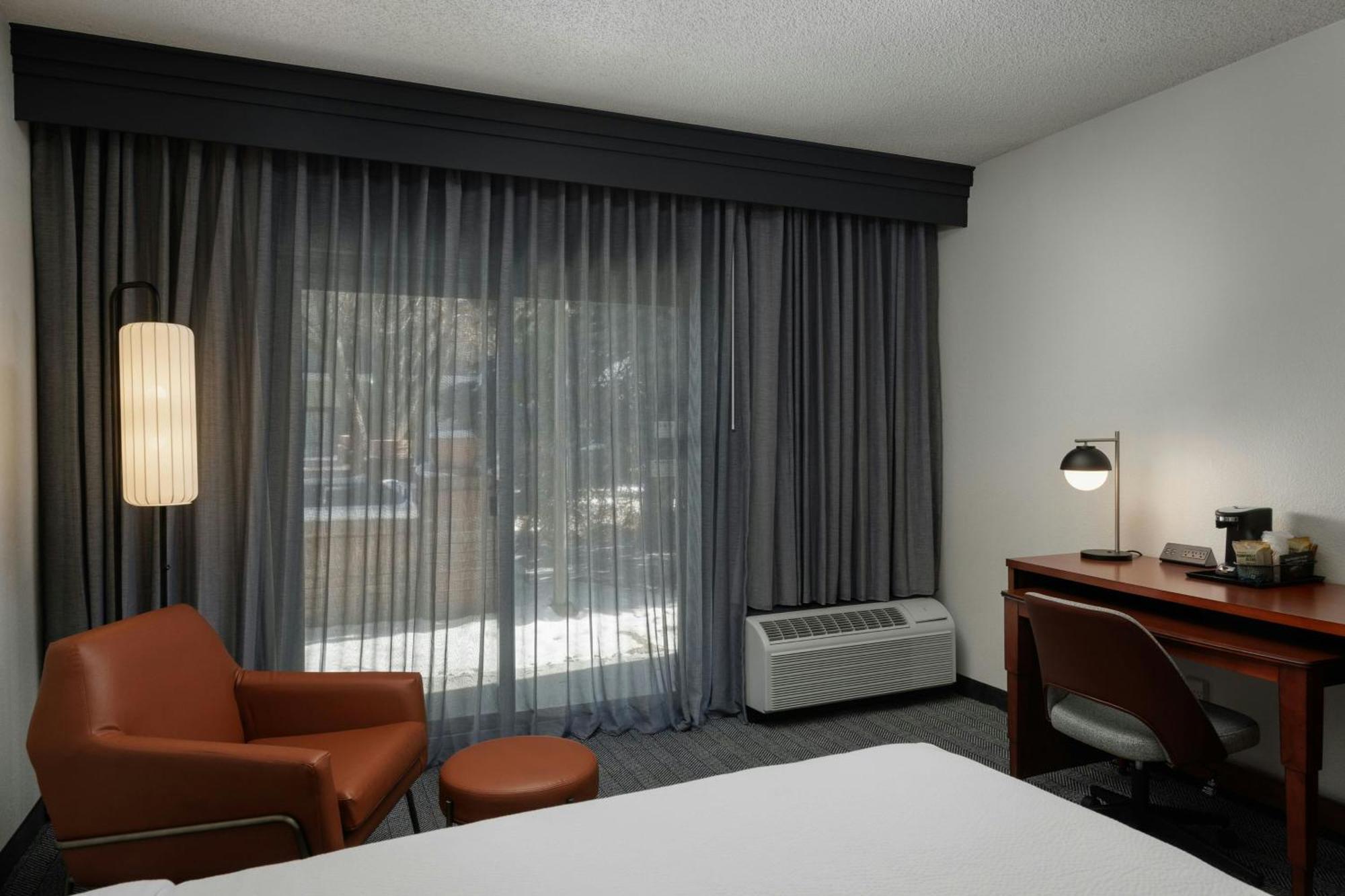 Courtyard By Marriott Denver Central Park Exteriör bild