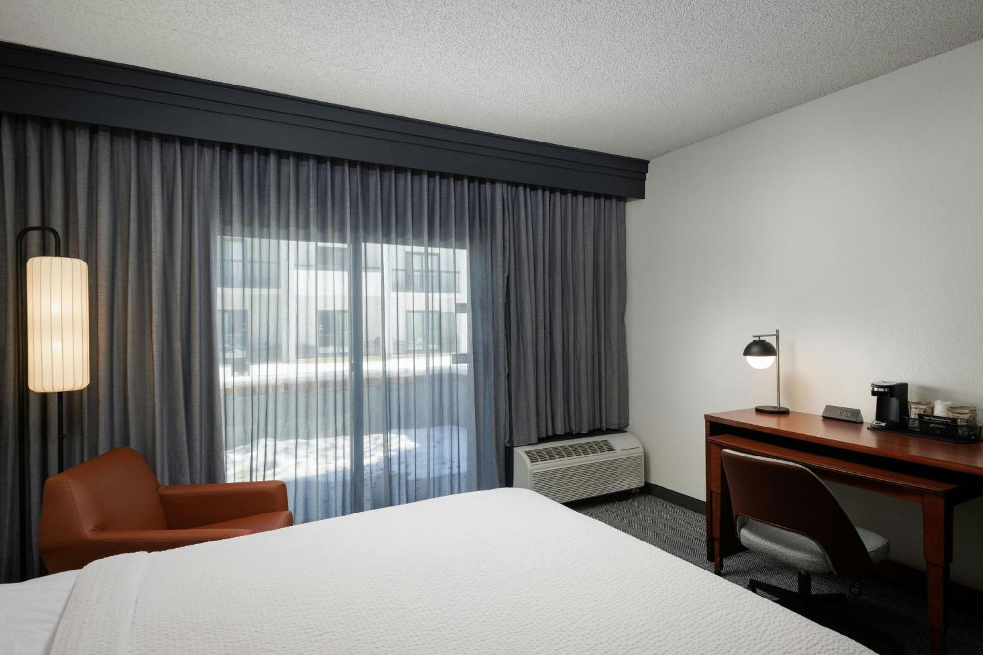 Courtyard By Marriott Denver Central Park Exteriör bild