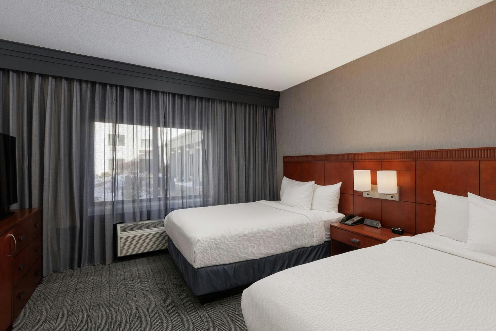 Courtyard By Marriott Denver Central Park Exteriör bild