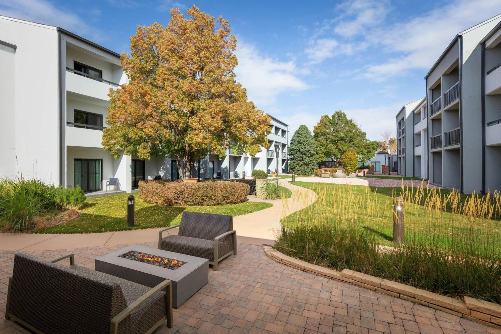 Courtyard By Marriott Denver Central Park Exteriör bild