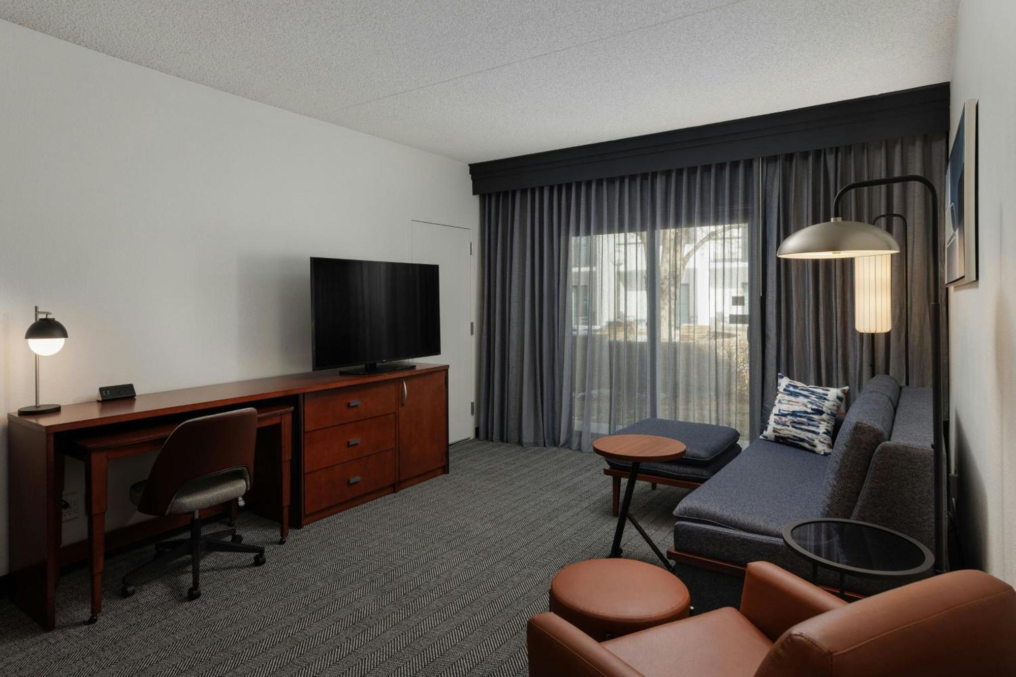 Courtyard By Marriott Denver Central Park Exteriör bild