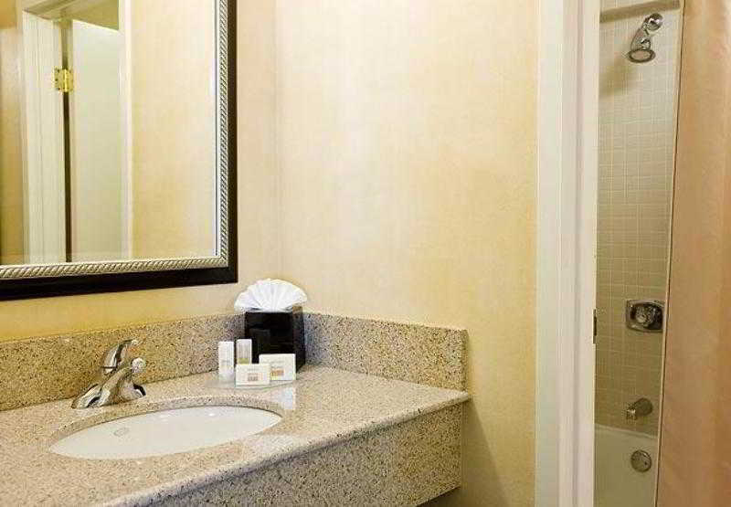 Courtyard By Marriott Denver Central Park Exteriör bild